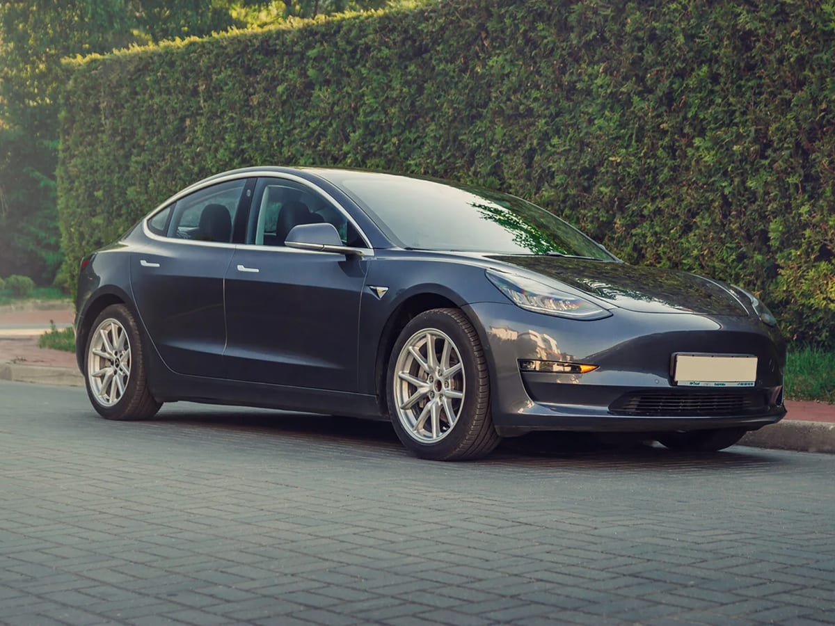 Прокат Tesla Model 3 — аренда авто в Калининграде