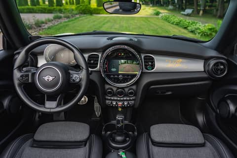 Прокат Mini Cooper Cabrio (жёлтый, 2023) — аренда авто в Калининграде — фото 3
