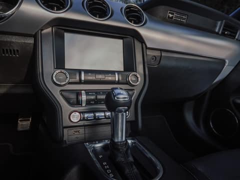 Прокат Ford Mustang cabrio 2021 — аренда авто в Калининграде — фото 2