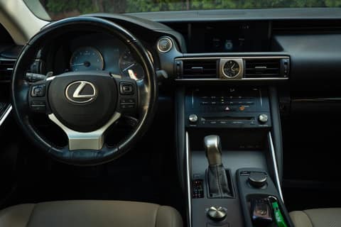 Прокат Lexus IS 200 — аренда авто в Калининграде — фото 5