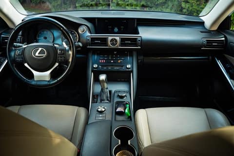 Прокат Lexus IS 200 — аренда авто в Калининграде — фото 8