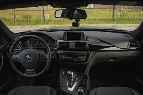 Прокат BMW 3 F30 — аренда авто в Калининграде — фото 8